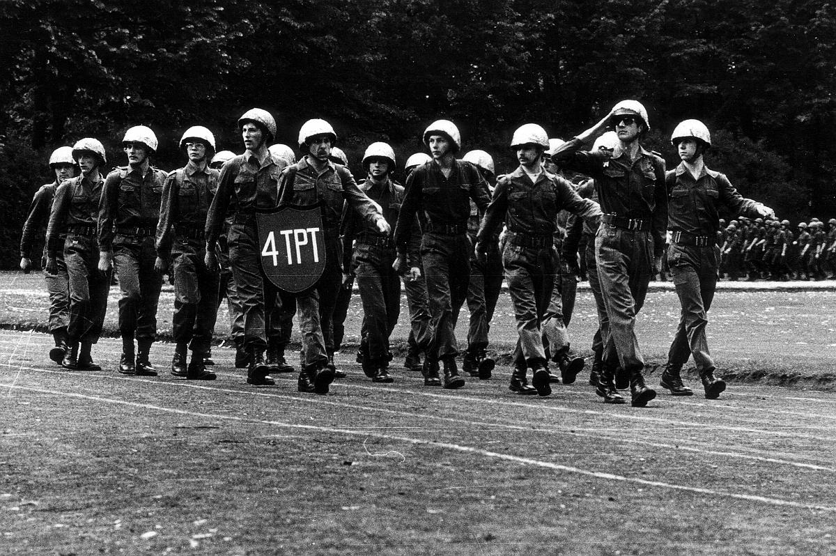 1974, Köln-Junkersdorf: als DetComd 4 Bn Log Tpt op de wisselbeker Hauterat. Met Lt Czeremanski en Wm Simon.