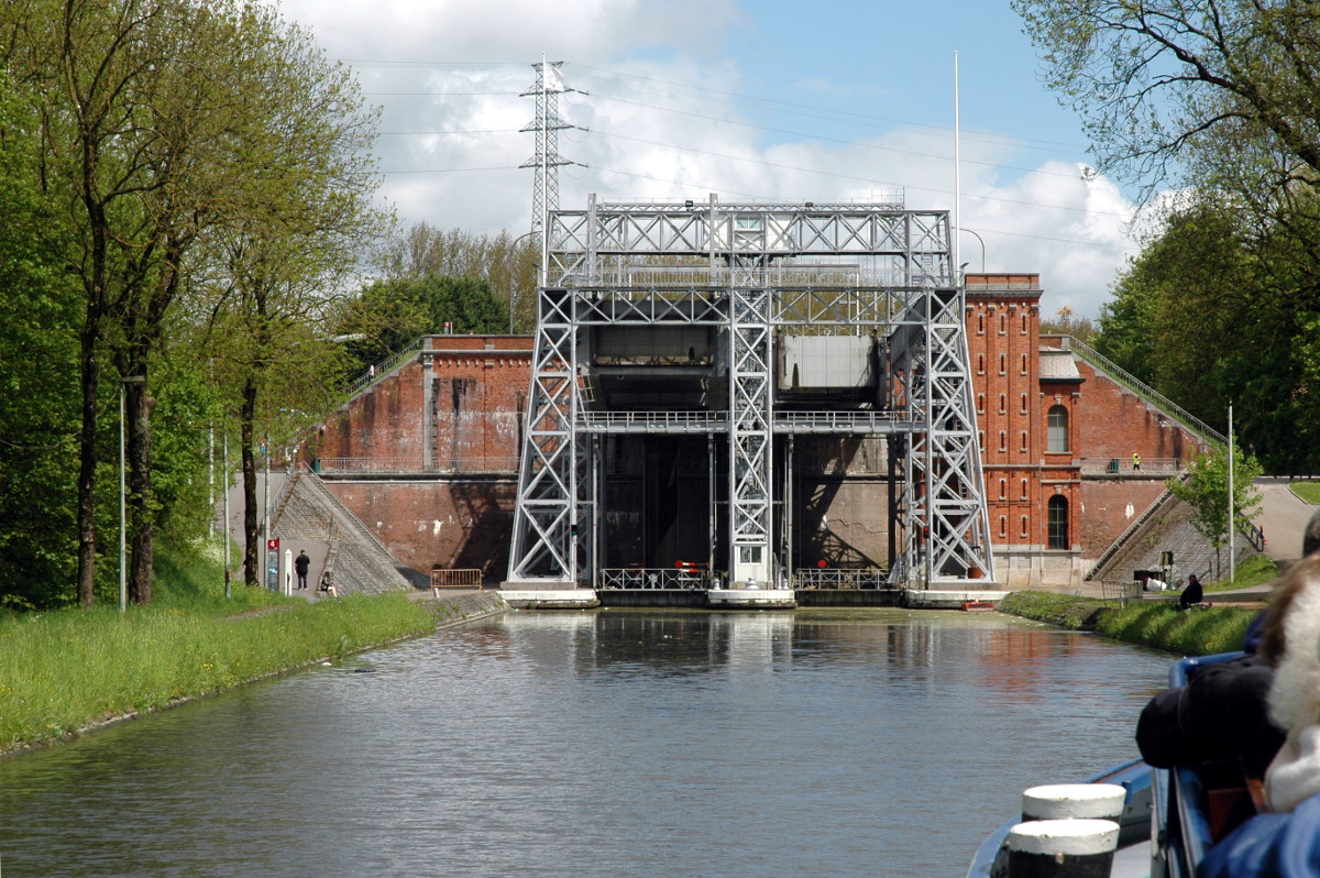 Houdeng-Goegnies: lift Nr 1. Hoogteverschil: 15,4 meter