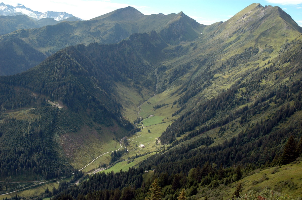 Zicht van op Bergstation Panoramabahn