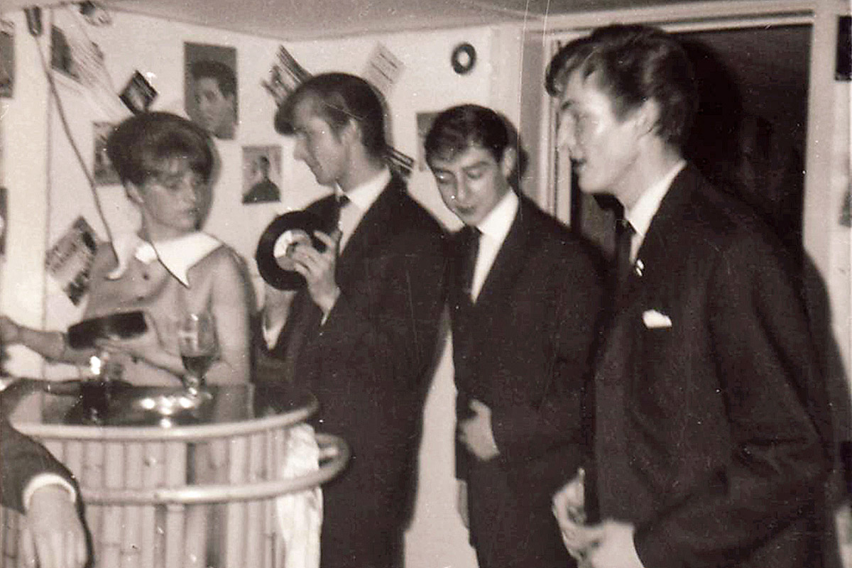 Fuif 18de verjaardag André. Josiane, John, Denis en Yvo